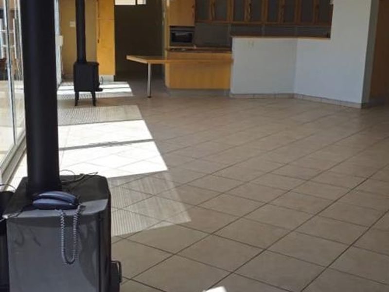 Architecturally designed Jet Setter Home. - Photo 5