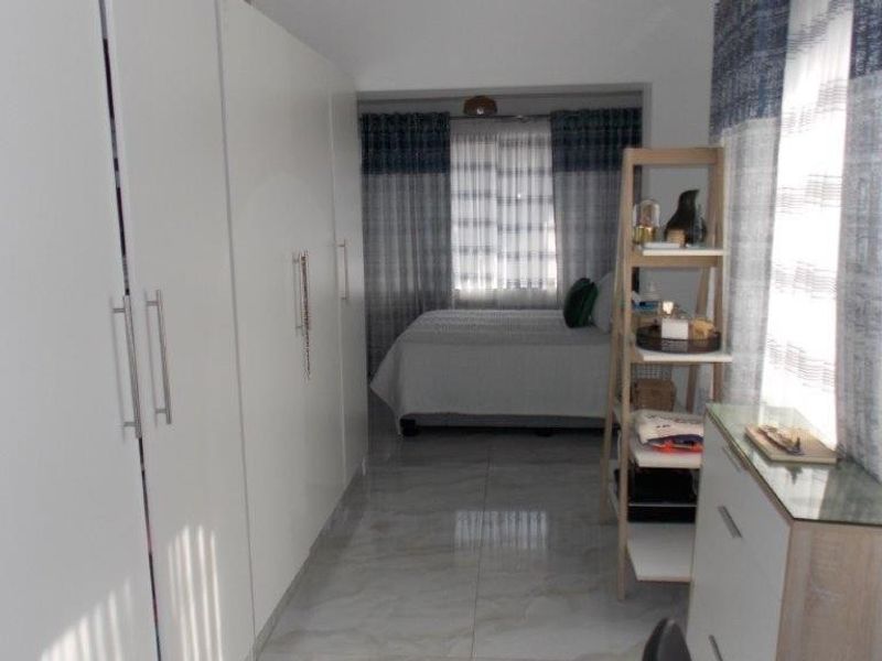 Cozy Family Home in Westcliff with Great Security Features - Photo 6