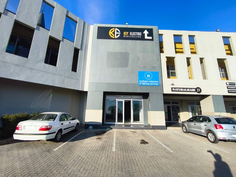 429m2 Showroom / Retail Space to Let in Midrand - Photo 5