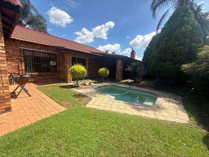 Property #2426885, Townhouse For Sale in Radiokop