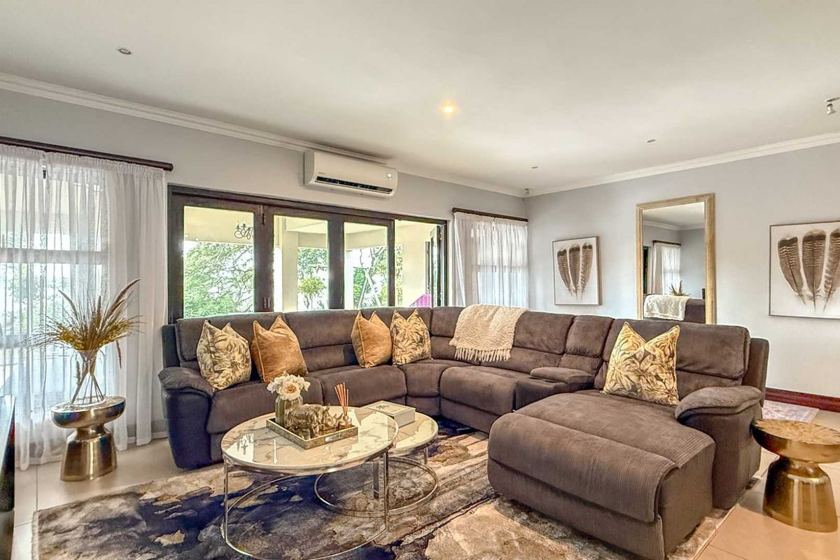 4-Bedroom Waterfront Home with Direct Access to the Golf Course - Photo 3