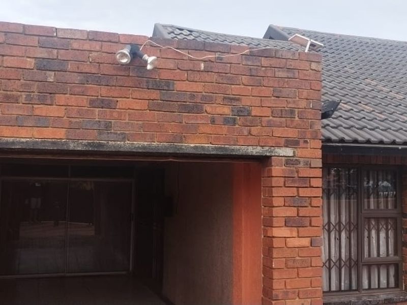 Beatiful Well Kept Home In Protea Glen EXT 11 With 2 Outside Rooms!!! - Photo 8