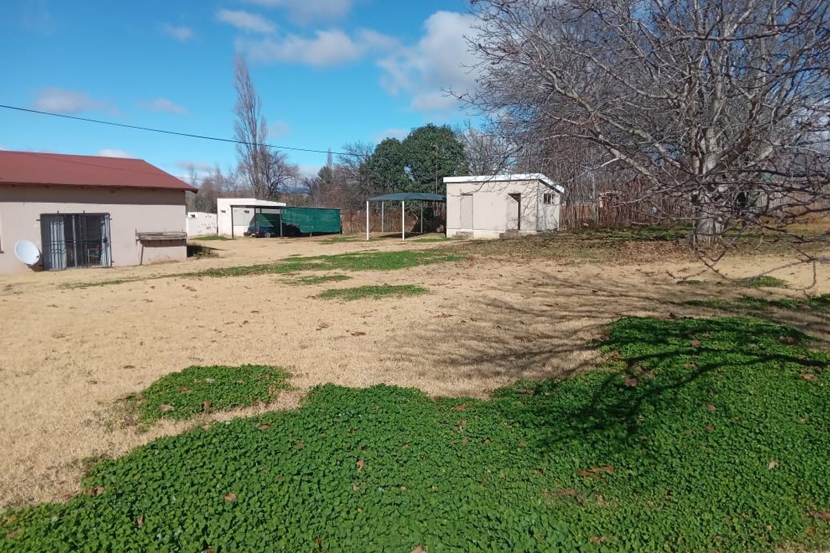 Extensive Multi-Unit Property with Full Facilities – Ideal for Investment or Specialized Use - Photo 5