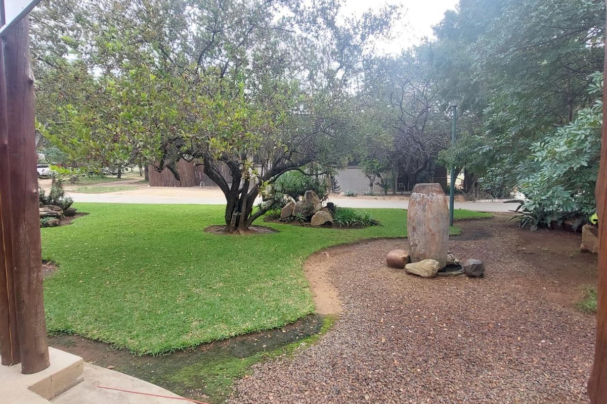 Medical Consulting Room to Let | Raptors View, Safari Junction - Photo 2