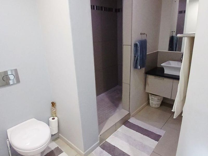 Modern and beautifully finished Duplex. - Photo 8