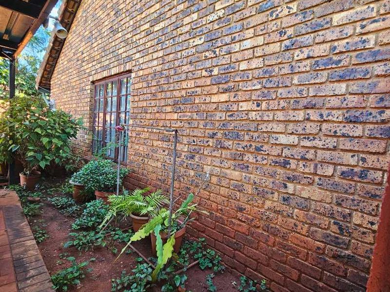 2 bedroom house in theresapark priced to go!!! - Photo 4