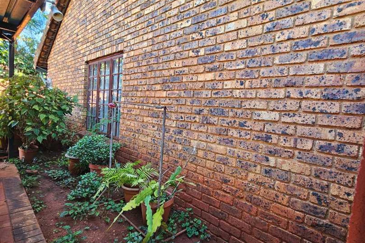 2 bedroom house in theresapark priced to go!!! - Photo 4