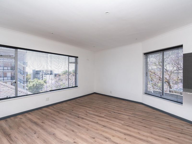 Views, Air BnB, pet friendly and two covered parkings - Photo 4