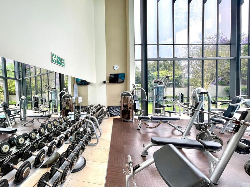 Experience Unparalleled Luxury Living in the Heart of Sandton with this exquisite fully furnished upmarket apartment. - Photo 8