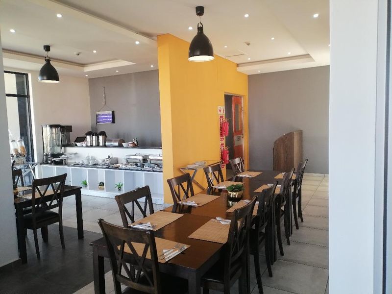 Business building for sale - Photo 4