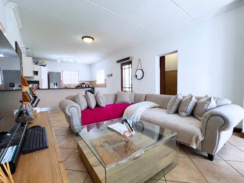 Charming Duplex in a Secure Complex: The Ideal Starter Home - Photo 6