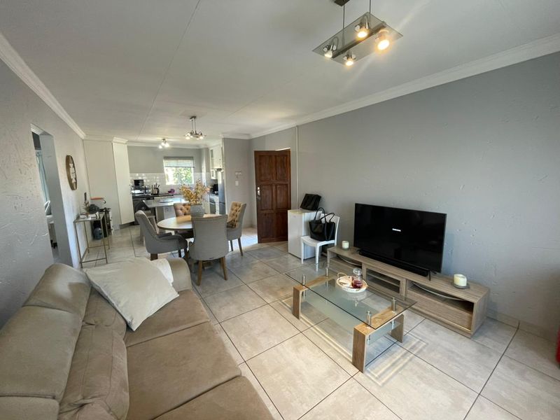 BEAUTIFUL FIRST FLOOR APARTMENT FOR SALE IN ROOIHUISKRAAL NORTH!!! - Photo 3