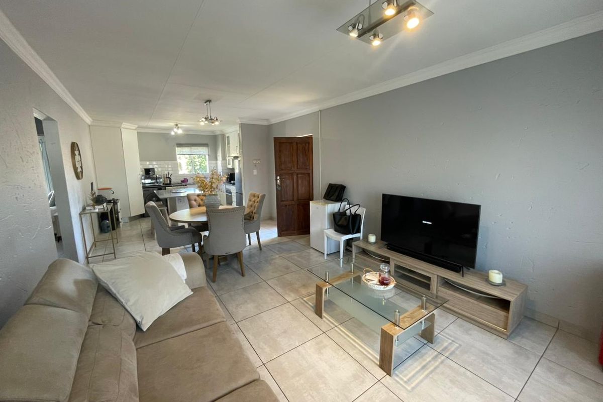 BEAUTIFUL FIRST FLOOR APARTMENT FOR SALE IN ROOIHUISKRAAL NORTH!!! - Photo 3