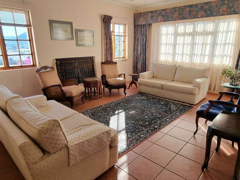 CHARMING FAMILY HOME - A PLACE TO HANG YOUR HEART - Photo 8