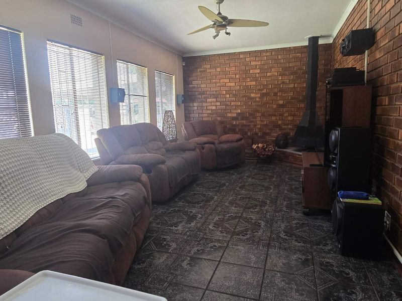 Your Perfect Home For Relaxing & Entertaining - Photo 2