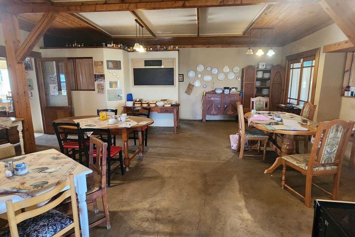 WELL LOCATED INCOME GENERATING PROPERTY - Photo 4