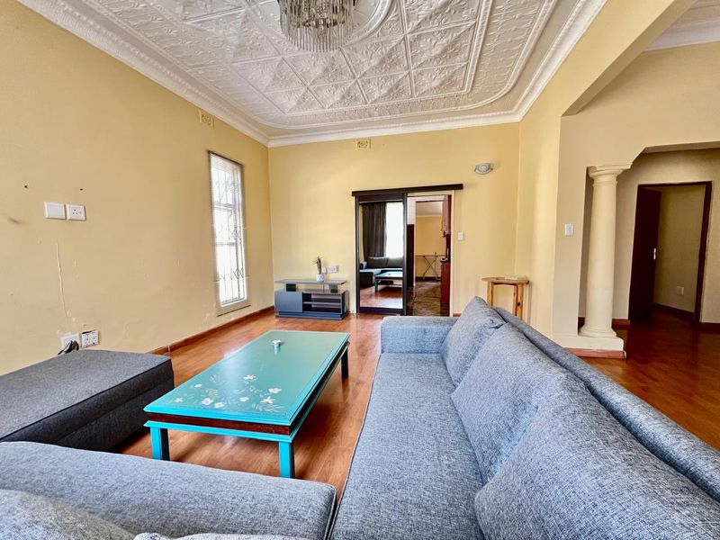 STUNNING FAMILY HOME WITH FLATLET - Photo 6