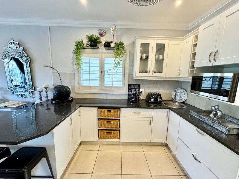 Hendra Estates - Secure, Pet Friendly Townhouse With Private Pool for Sale in Durban North! - Photo 7