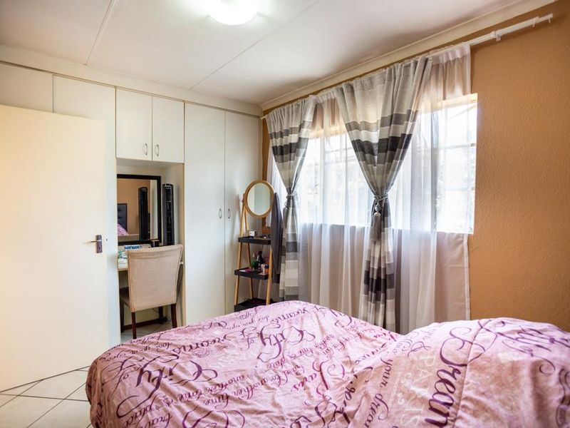 2 bedroom duplex +private garden + garage - GREAT PRICE! - Photo 6