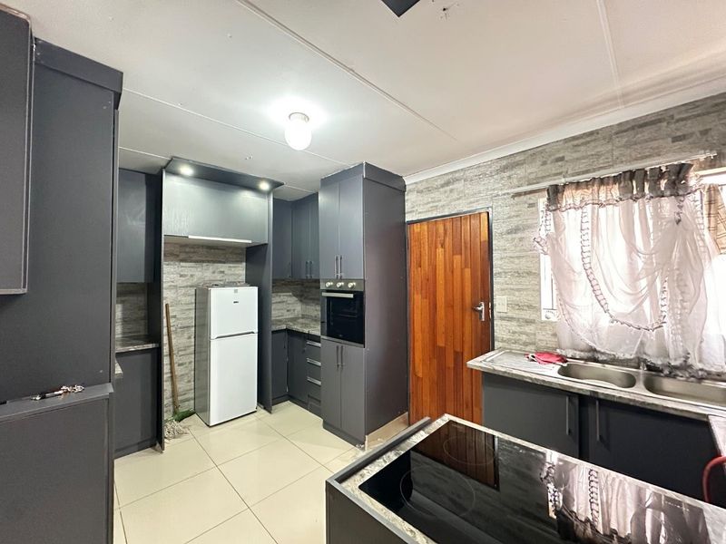 2-Bedroom House for Rent – Lotus Gardens Ext 2 - Photo 6