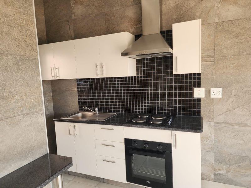 Otjomuise 2 bedroom apartment NEWLY RENOVATED for sale! - Photo 6