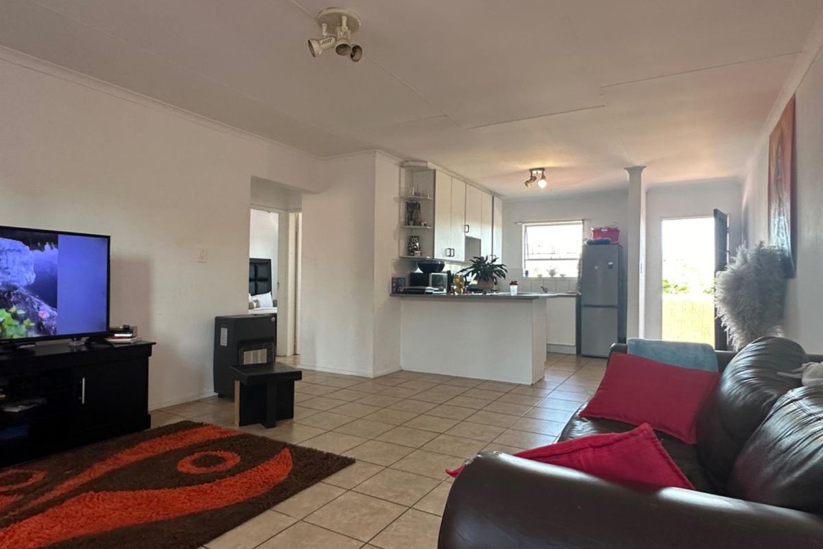 Timeless! Spacious! This one has it all! - Photo 3