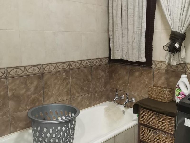 3 Bedroom House For Sale in Vanderbijlpark SE 6 - Photo 7