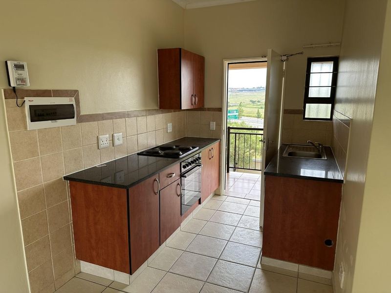 TWO BEDROOM APARTMENT IN SUMMERFIELDS ESTATE : 1 JULY 2026 - Photo 6