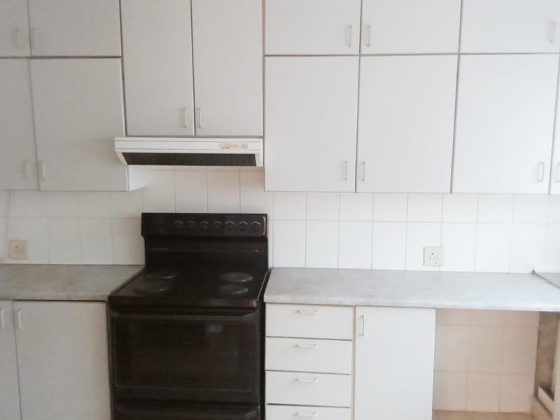 Spacious, Secure & Family-Friendly Townhouse in the Heart of Fairlands – R1 350 000 - Photo 8