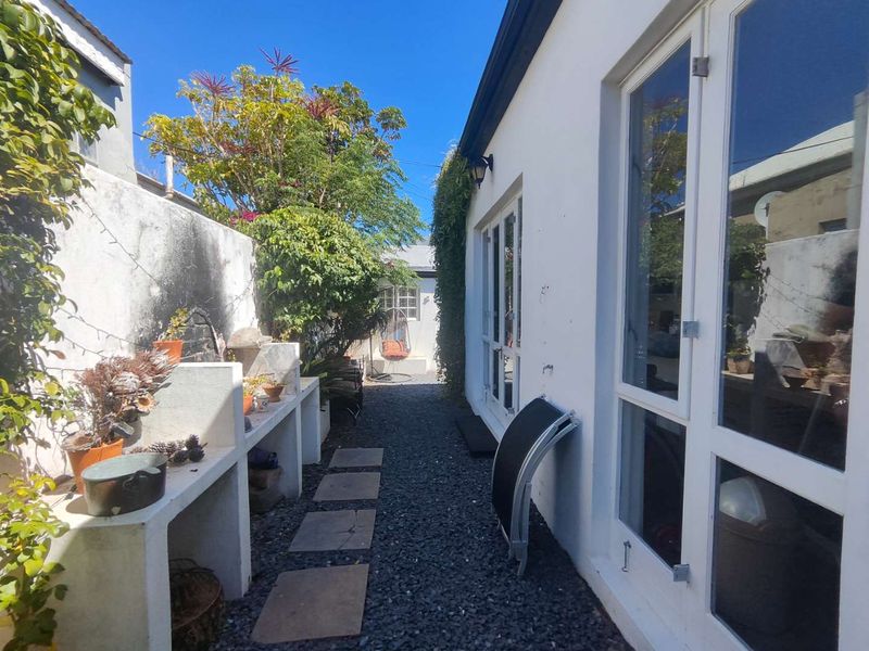 Charming 2 bedroomed home with seperate flatlet - Photo 3