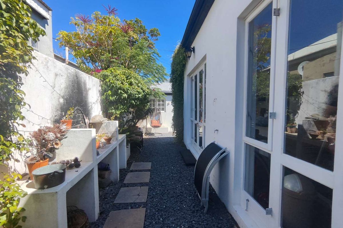 Charming 2 bedroomed home with seperate flatlet - Photo 3