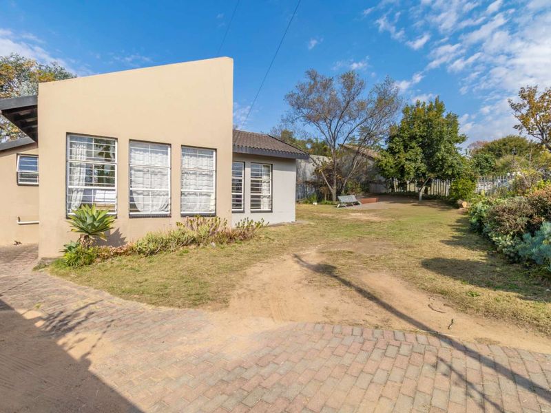 6 Bedroom House for Sale in Bloubosrand - Photo 1