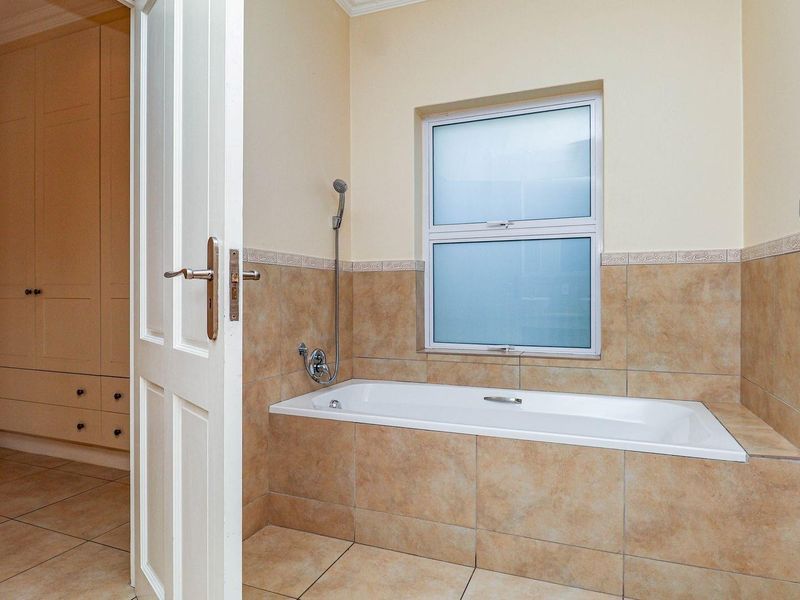 Three bedroom family home in Highlands Estate - Photo 7