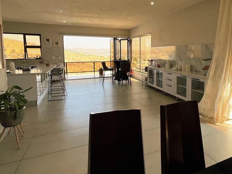 Modern Executive 5 Bedroom Home with a 1 Bedroom flat / Luxury BnB – Gamsa Street, Windhoek - Photo 10