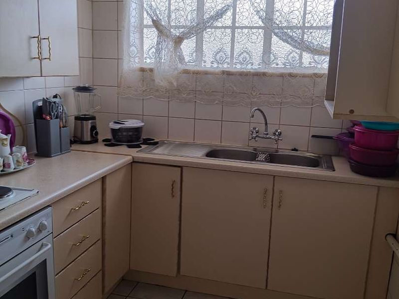 secure one bedroom unit - Photo 4