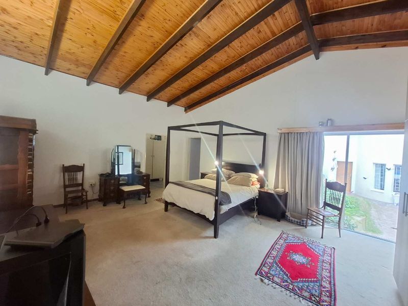 Family home with a two bedroom flat - Photo 4