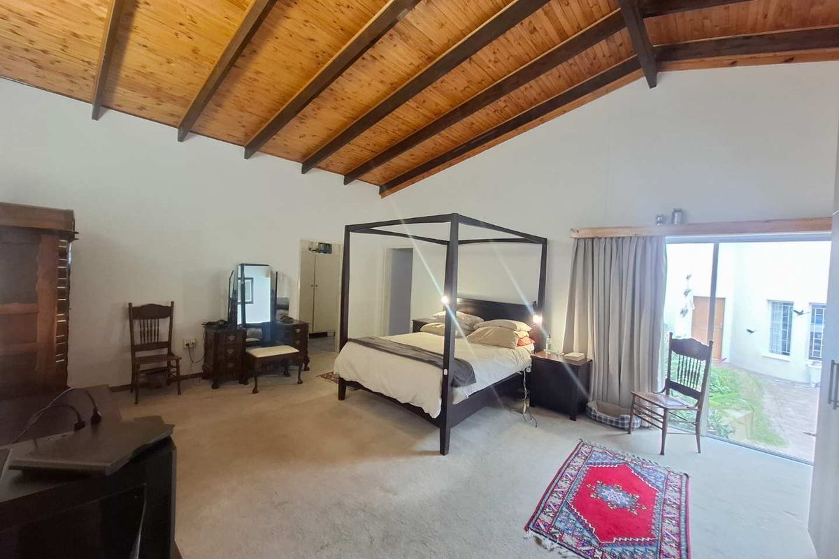 Family home with a two bedroom flat - Photo 4