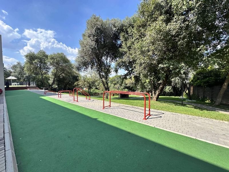 ONE BEDROOM PENTHOUSE APARTMENT WITH VIEWS FOR RENT!!!! - Photo 8