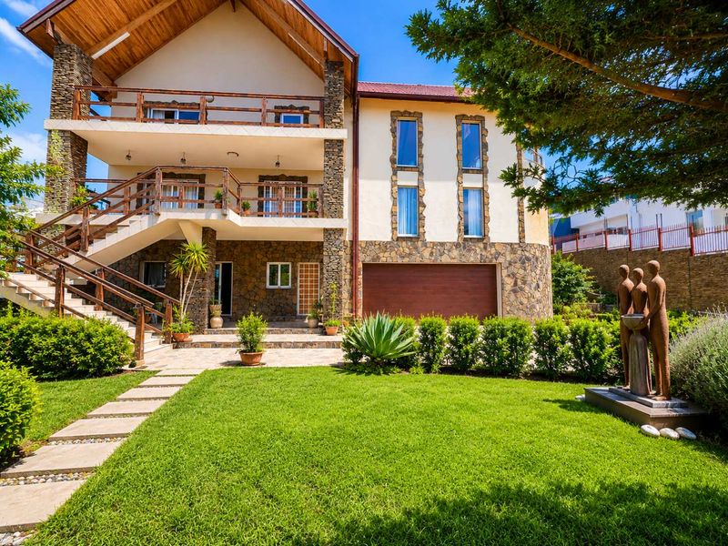 EXCELLENT LOCATION CLOSE TO PRESIDENT HOUSE - Photo 1