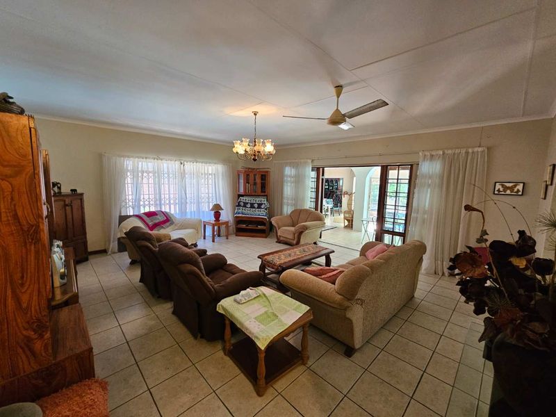 Stunning 5-Bedroom Double Story Home Bordering iSimangaliso Wetlands Park - Photo 7
