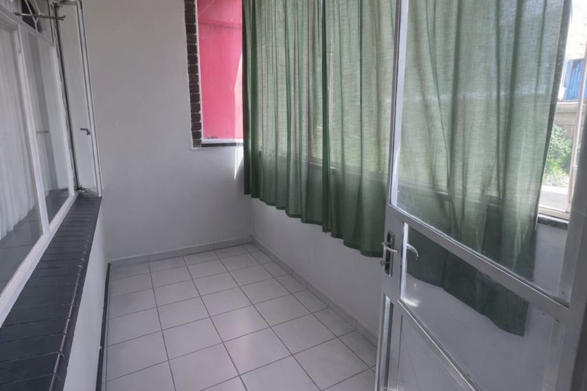 Cozy, north facing, ground-floor unit with garden access - Photo 2