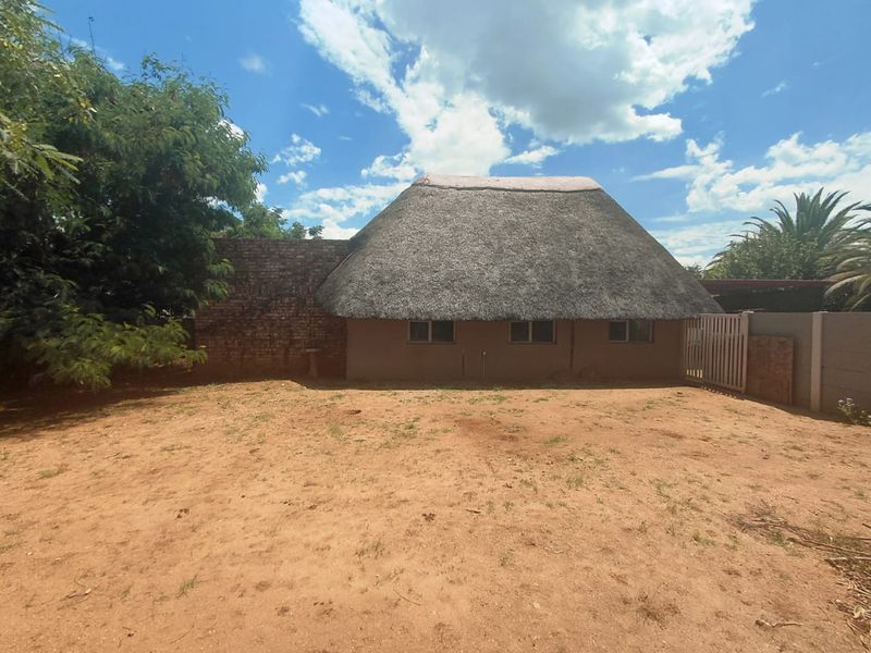 Lovely first time buyers home - Photo 3