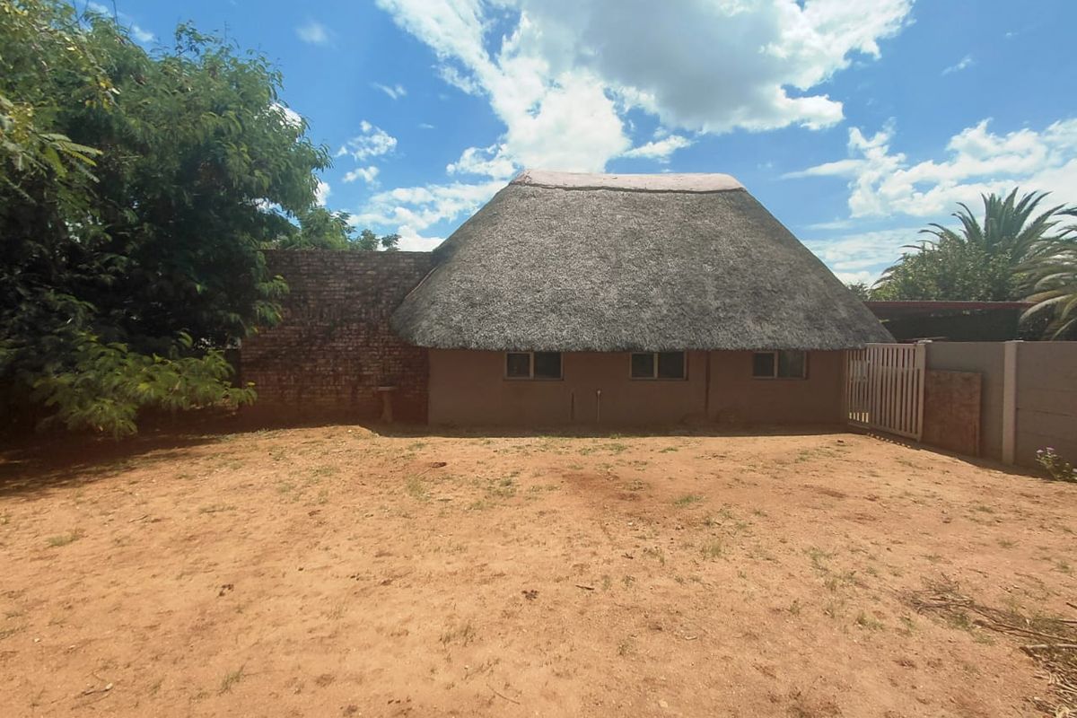 Lovely first time buyers home - Photo 3