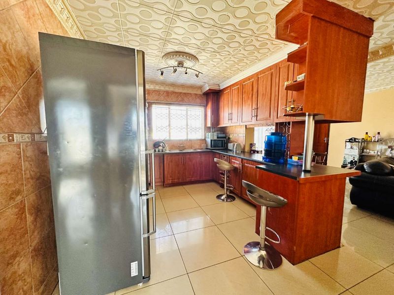 Freestanding Family Home in Mahlasedi park-priced to Move, Ready to View. - Photo 7