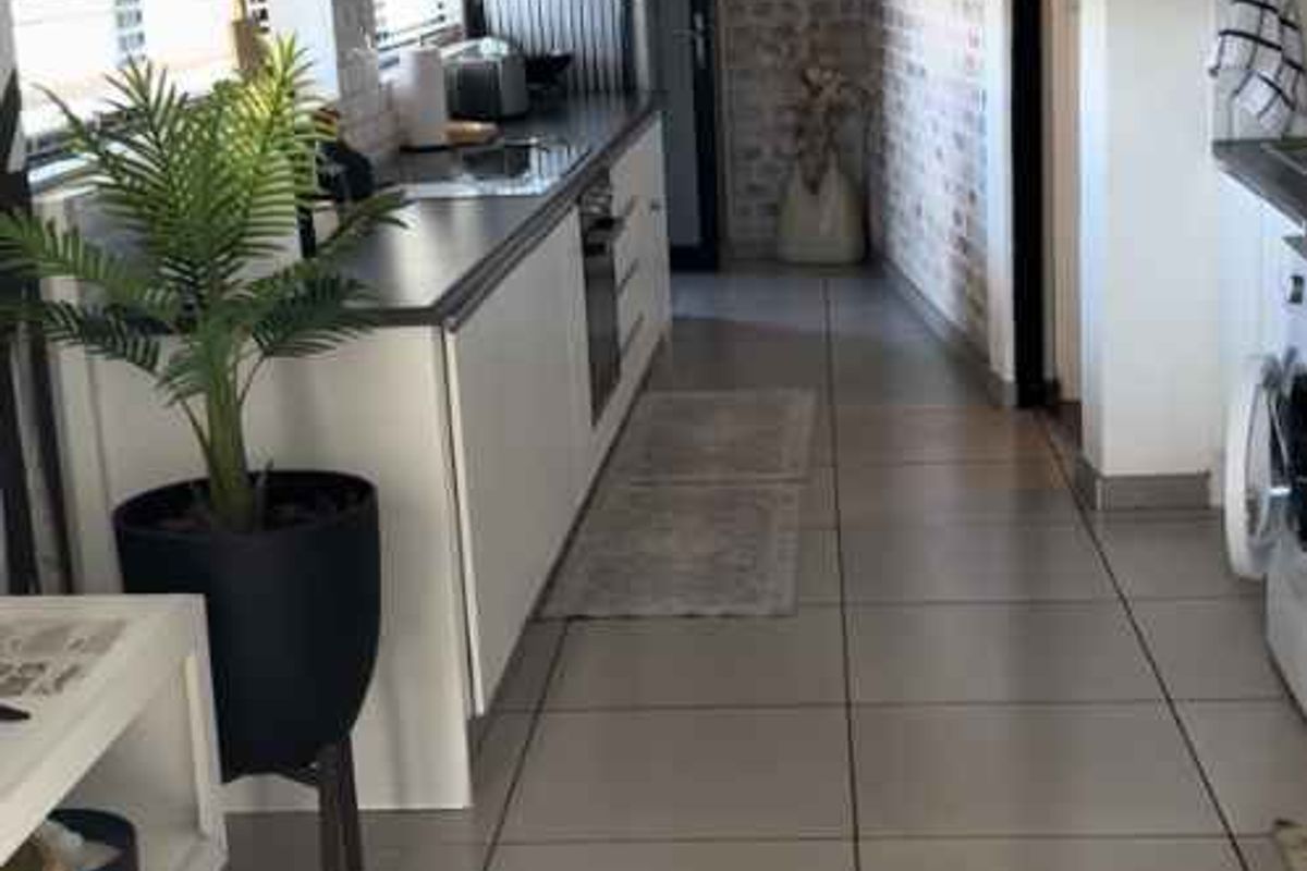 Modern and secure one bedroom unit for short term letting - Photo 3