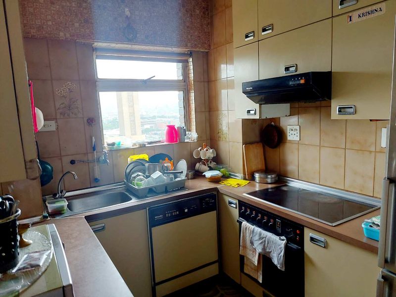 **Luxurious Blue-Chip Apartment with Unrivaled Sea Views at a Reduced Price** - Photo 8