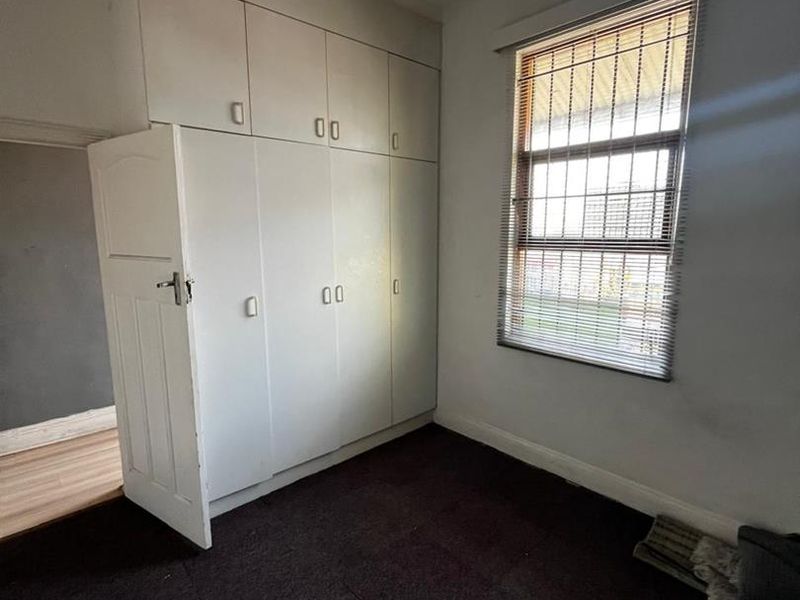 Comfortable & Secure 2 Bedroom Home for Rent - Photo 4