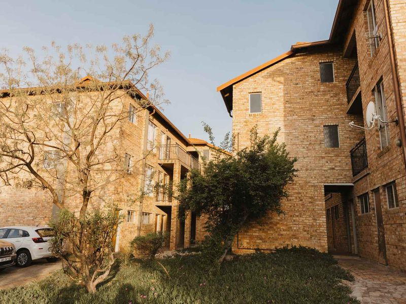 Modern 1-Bedroom Apartment - Photo 2