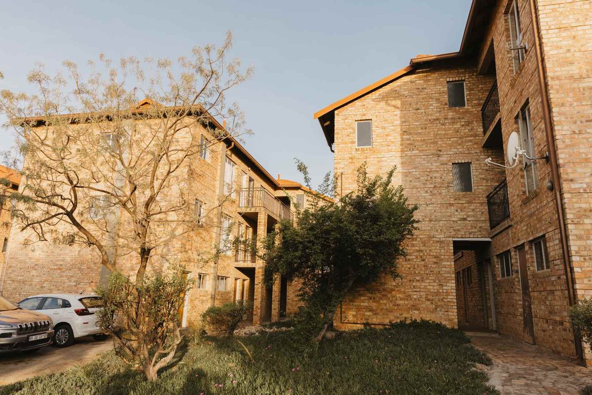 Modern 1-Bedroom Apartment - Photo 2