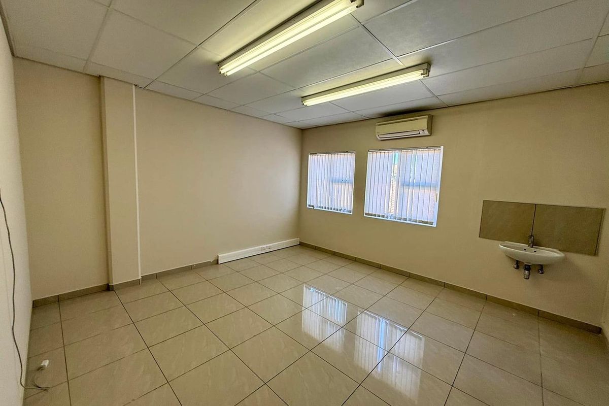 Office TO LET in Eros - Photo 3